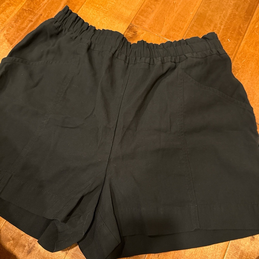 VERA WANG • SHORTS Black